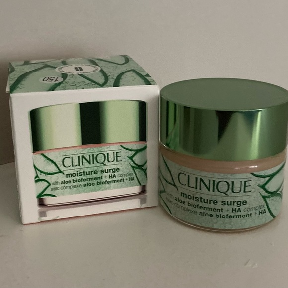 Clinique Moisture Surge 100h Auto
Replenishing Hydrator 1.7oz
Limited Edition - Picture 7 of 8
